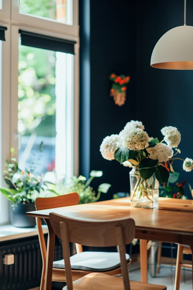 5 Tips for Filling an Empty Dining Room Wall